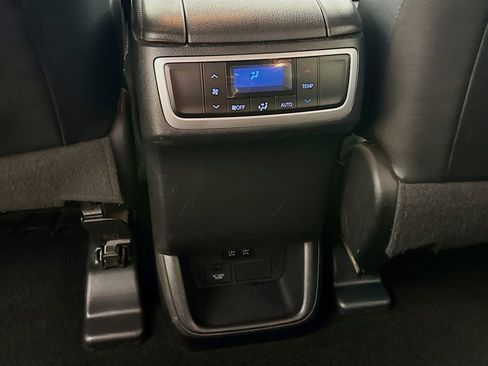 Used 2018 Toyota Highlander XLE FWD image 31