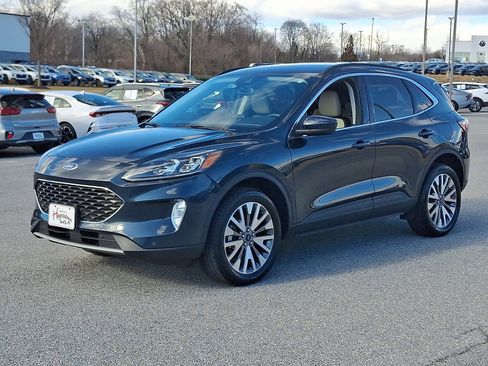 Used 2022 Ford Escape Titanium w/ Class II Trailer Tow Package image 3