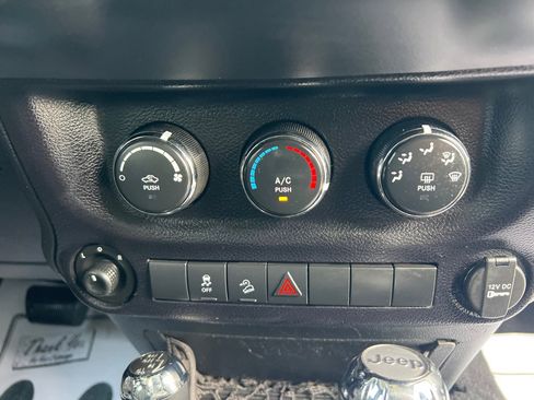 Used 2016 Jeep Wrangler Unlimited Sport w/ Quick Order Package 24S AWD/4WD image 38