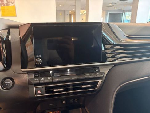 Used 2025 Toyota Camry LE image 18