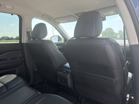 Used 2025 Nissan Pathfinder SL AWD/4WD image 20