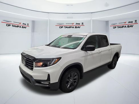 Used 2023 Honda Ridgeline Sport image 2