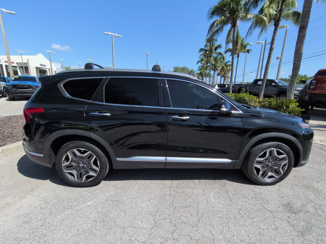 Used 2021 Hyundai Santa Fe Limited w/ Cargo Package FWD image 4
