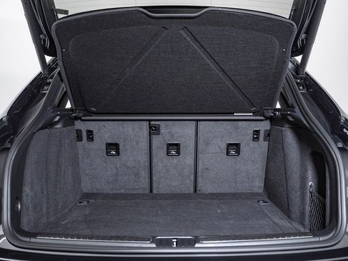 Certified 2024 Porsche Macan image 28