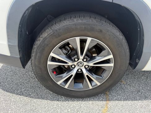 Used 2016 Toyota Highlander XLE FWD image 18