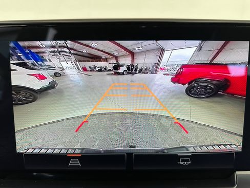 Used 2023 GMC Sierra 1500 SLT image 8