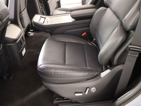 New 2026 Lincoln Navigator Reserve w/ Jet Appearance Package AWD/4WD image 12