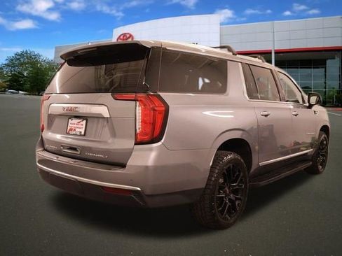 Used 2022 GMC Yukon XL Denali AWD/4WD image 2