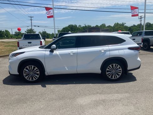 Certified 2026 Toyota Highlander Platinum AWD/4WD image 5