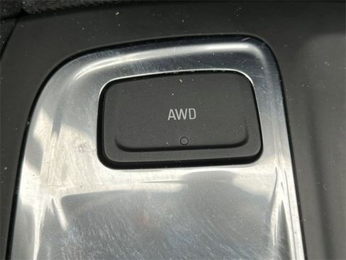 Used 2023 Chevrolet Equinox LT image 27