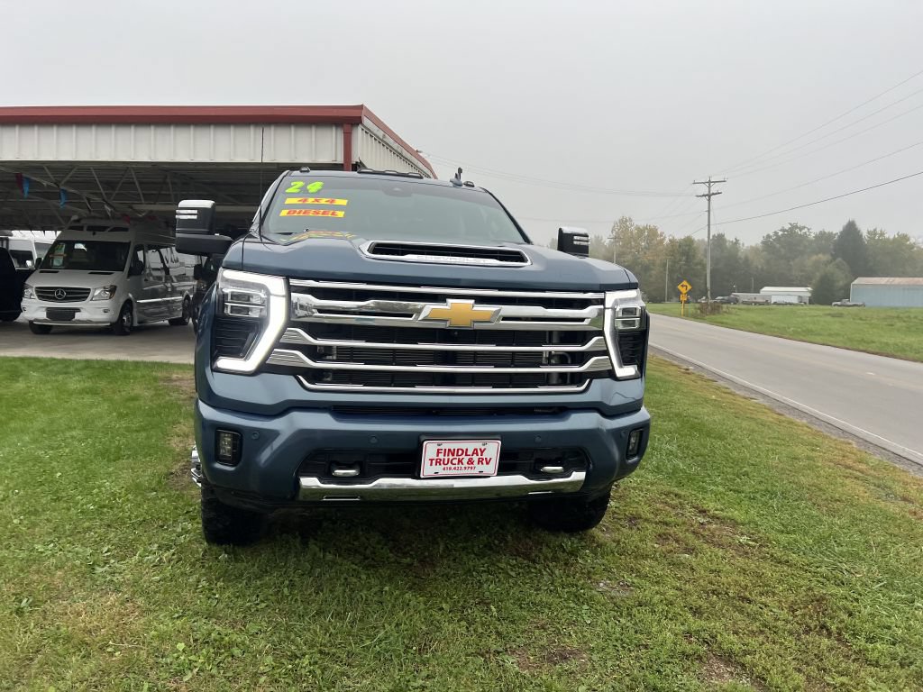 Used 2024 Chevrolet Silverado 3500 High Country w/ High Country Premium Package AWD/4WD image 5