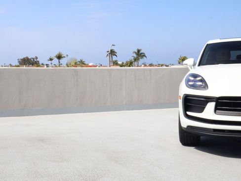 New 2026 Porsche Macan AWD/4WD image 12