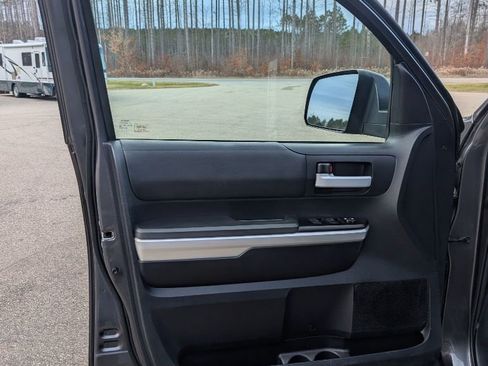 Used 2016 Toyota Tundra SR5 image 13