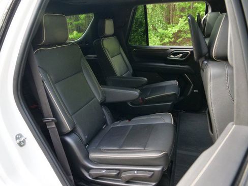 Used 2022 GMC Yukon SLT w/ SLT Premium Package image 32