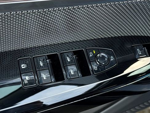 New 2026 BMW 760i xDrive w/ Premium Package image 11