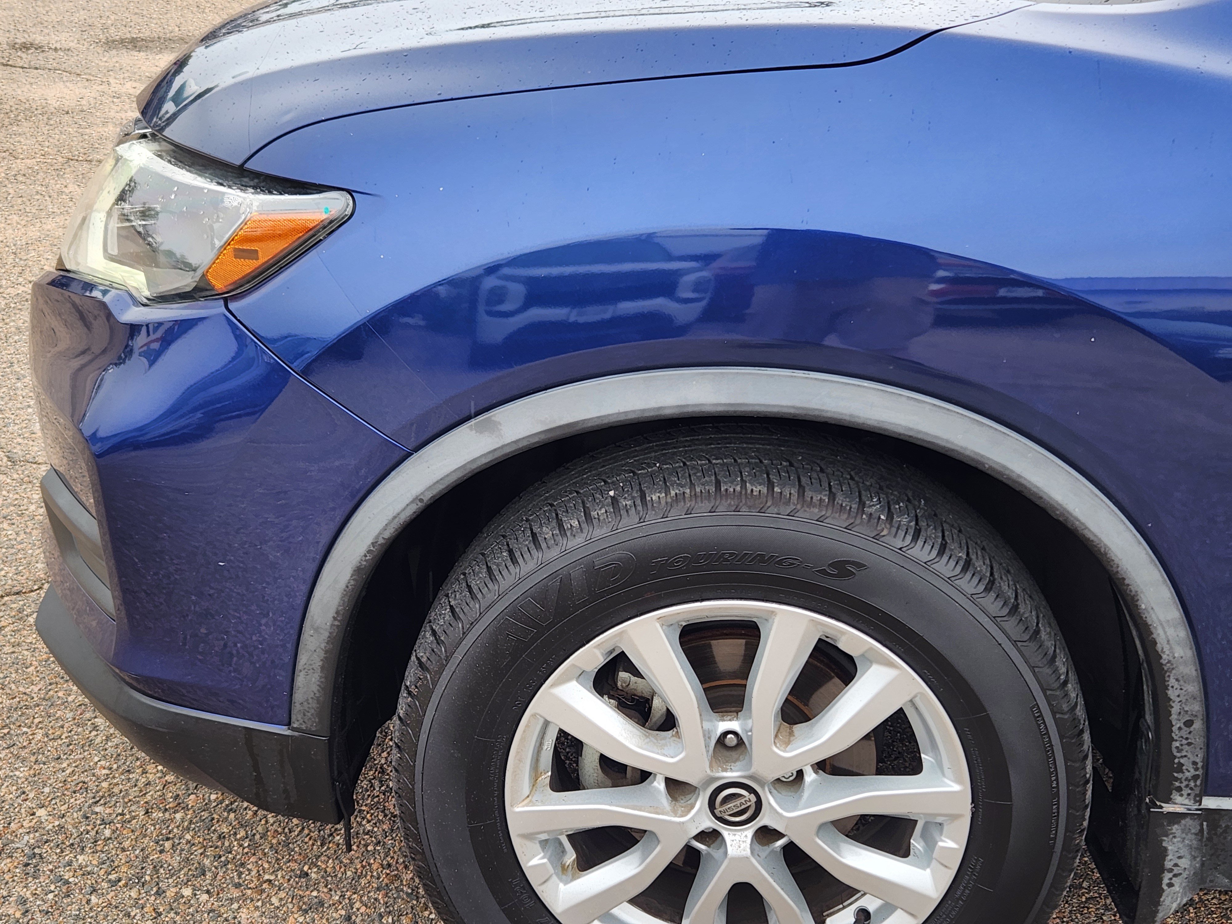 Used 2018 Nissan Rogue SV w/ Sun & Sound Touring Package AWD/4WD image 6