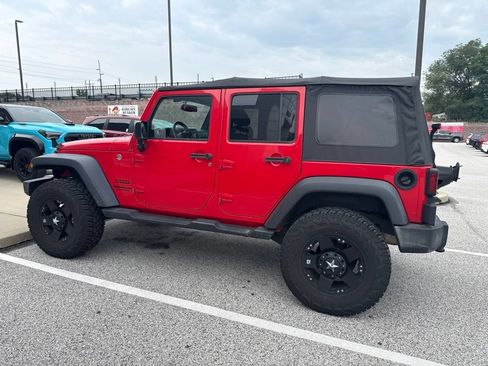 Used 2017 Jeep Wrangler Unlimited Sport w/ Quick Order Package 24S AWD/4WD image 3