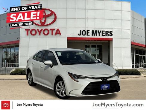 Used 2025 Toyota Corolla LE image 1
