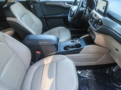 Used 2021 Ford Escape Titanium image 14