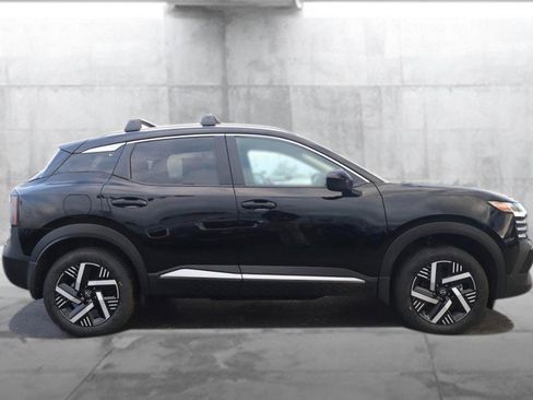 New 2026 Nissan Kicks SV w/ SV Premium Package image 5