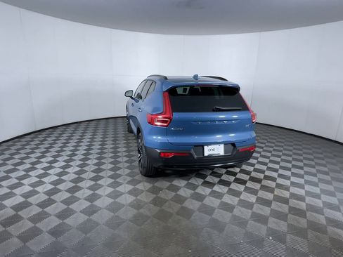 Used 2024 Volvo XC40 B5 Ultimate w/ Climate Package image 7