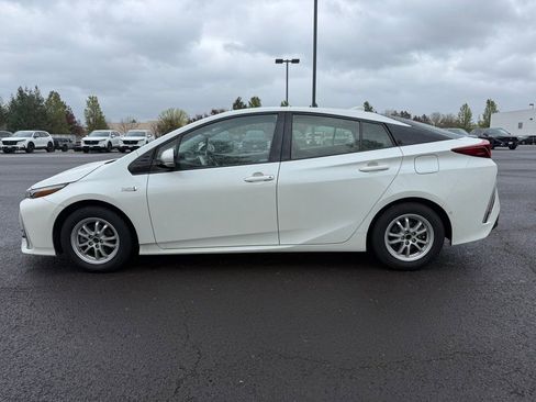 Used 2018 Toyota Prius Prime Advanced image 5