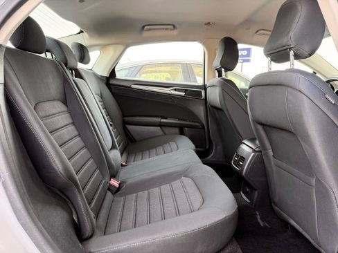 Used 2020 Ford Fusion SE FWD image 16