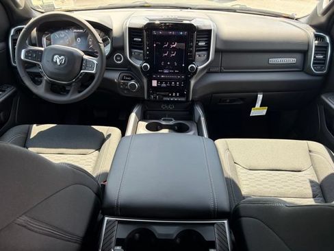 New 2026 RAM 1500 4x4 Crew Cab image 36