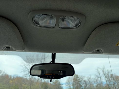 Used 2005 GMC Envoy SLE image 15