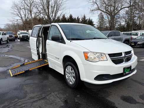 Used 2015 Dodge Grand Caravan SE w/ Quick Order Package 29E SE image 14