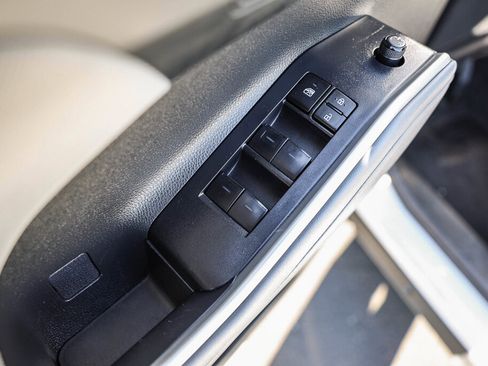 Certified 2023 Toyota Highlander L image 11