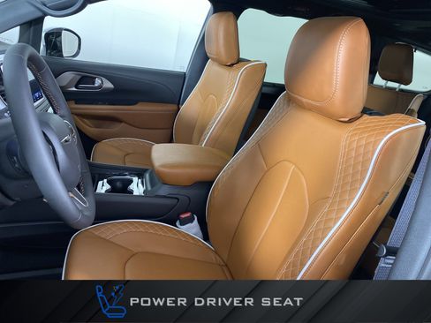 New 2026 Chrysler Pacifica Pinnacle AWD/4WD image 13