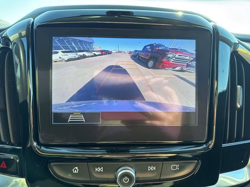 Used 2021 Chevrolet Traverse LT image 7