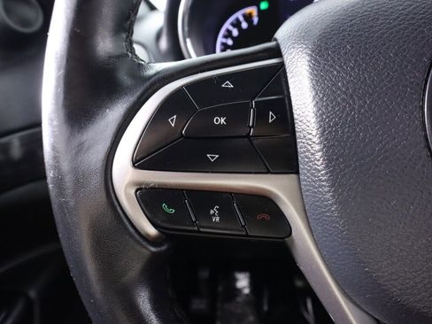 Used 2019 Jeep Grand Cherokee Laredo w/ Laredo X Package RWD image 12