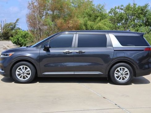 Used 2023 Kia Carnival LX FWD image 5