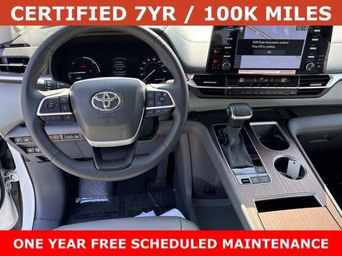 Used 2024 Toyota Sienna XLE w/ XLE Plus Package FWD image 18