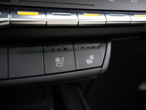 Certified 2023 Cadillac XT4 Sport AWD/4WD image 32