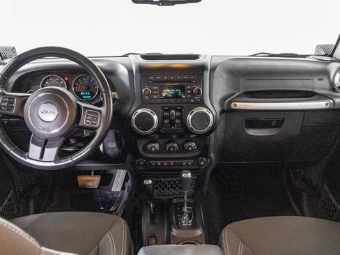 Used 2016 Jeep Wrangler Unlimited Rubicon w/ Connectivity Group image 22