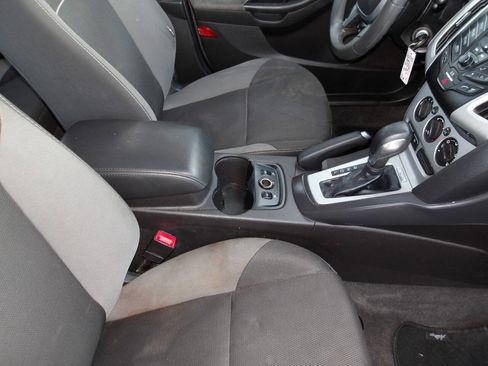 Used 2014 Ford Focus SE w/ SE Winter Package image 19