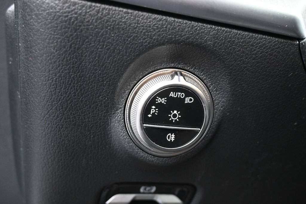Used 2025 Mercedes-Benz C 300 Sedan image 19