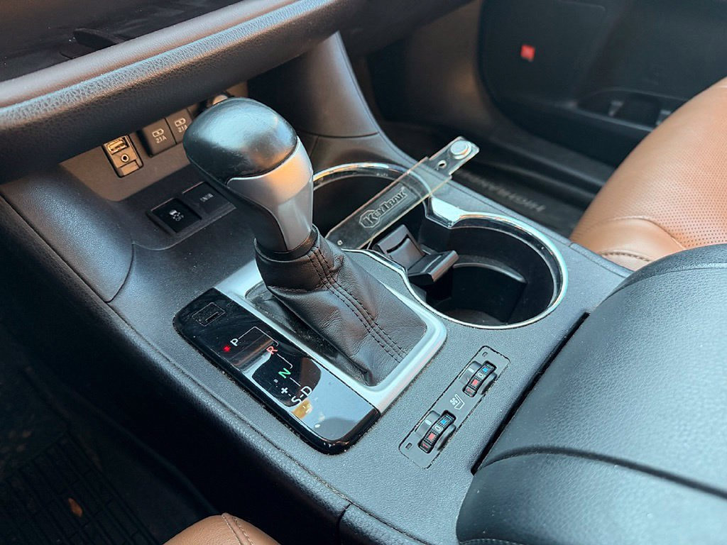 Used 2018 Toyota Highlander Limited AWD/4WD image 18