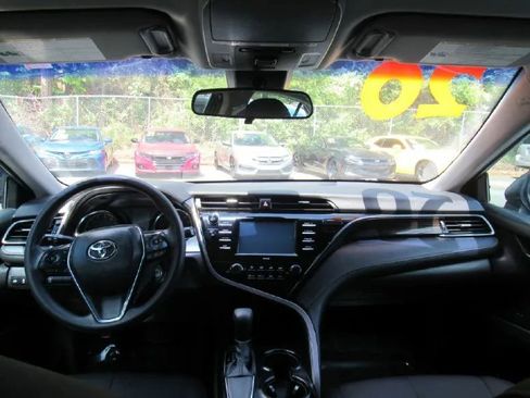 Used 2020 Toyota Camry LE image 18