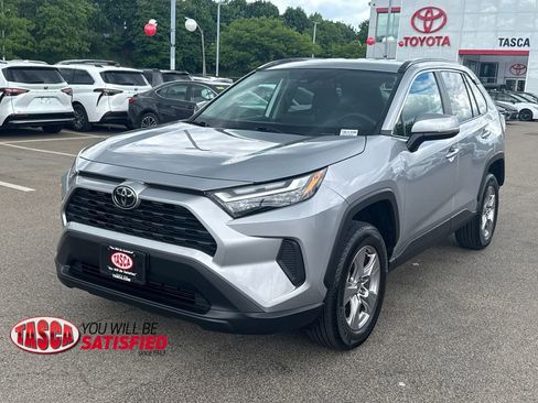 Used 2025 Toyota RAV4 XLE AWD/4WD image 3