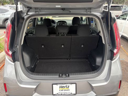 Used 2025 Kia Soul LX w/ LX Technology Package FWD image 29