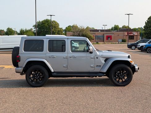 Used 2021 Jeep Wrangler Unlimited Sahara AWD/4WD image 8
