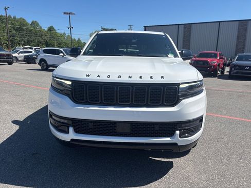 Used 2024 Jeep Wagoneer Series II AWD/4WD image 10