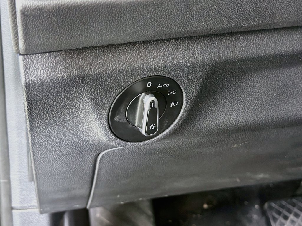 Used 2024 Volkswagen Jetta SE FWD image 12