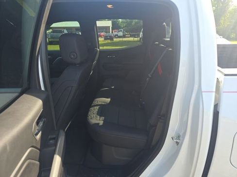 Used 2024 Chevrolet Colorado Z71 w/ Z71 Convenience Package 2 AWD/4WD image 27