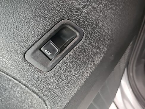 Used 2024 Volkswagen Atlas Cross Sport SE image 13