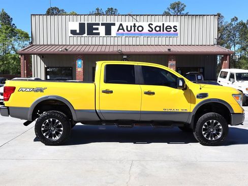 Used 2016 Nissan Titan PRO-4X image 10
